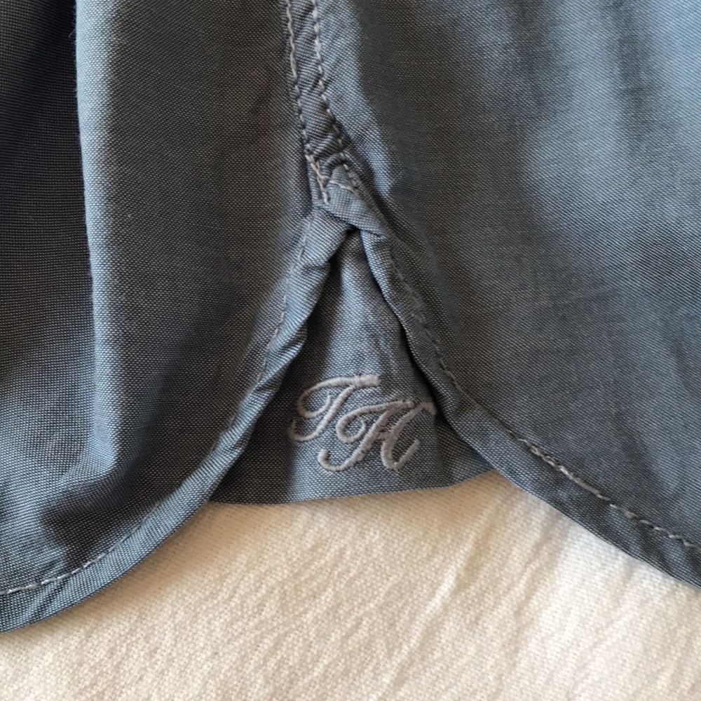 Tommy Hilfiger Long Sleeve Button Down Shirt with Ruffle Detail Size S - Picture 9 of 12